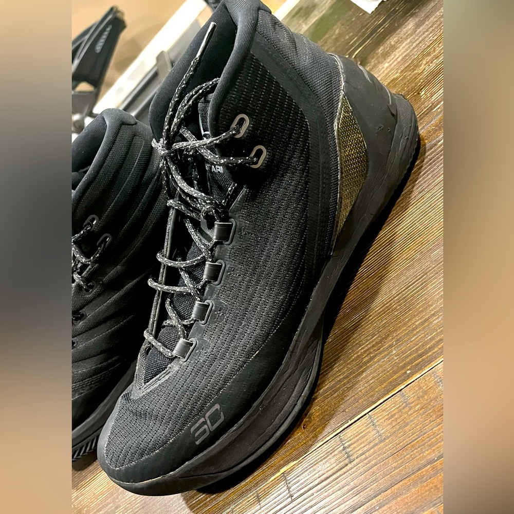 Under Armour Steve Curry Version Black Men’s Sneakers Size 13 US Ready To Go Now